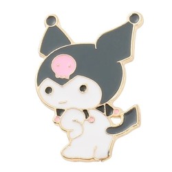 Pin Kuromi Manos en Cintura Broche Metálico Soft Pins Sanrio
