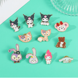 Pin Kuromi Manos en Cintura Broche Metálico Soft Pins Sanrio