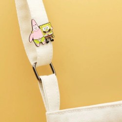 Pin Broche Metálico con Diseño de Pin Bob Esponja y Patricio Estrella Abrazo