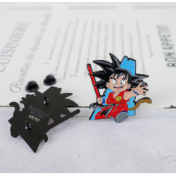 Pin Gokú Niño Con Báculo Broche Metálico Pins Mochila Dbz