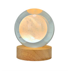Lámpara Bola de Cristal 8cm LED Grabado Láser 3D Diseño de Luna Base de Madera