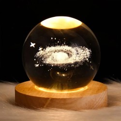 Lámpara Bola De Cristal LED Diseño De Galaxia Con Base De Madera 8 Cm