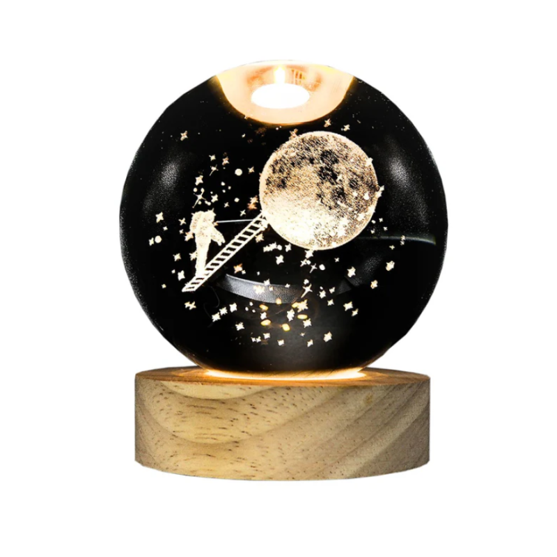 Lámpara Bola De Cristal LED Diseño De Astronauta Subiendo A La Luna Con Base De Madera 8 Cm Lámpara Bola De Cristal LED Diseño De Astronauta Subiendo A La Luna Con Base De Madera 8 Cm