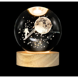 Lámpara Bola De Cristal LED Diseño De Astronauta Subiendo A La Luna Con Base De Madera 8 Cm