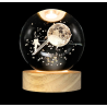 Lámpara Bola De Cristal LED Diseño De Astronauta Subiendo A La Luna Con Base De Madera 8 Cm