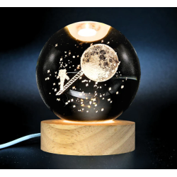 Lámpara Bola De Cristal LED Diseño De Astronauta Subiendo A La Luna Con Base De Madera 8 Cm